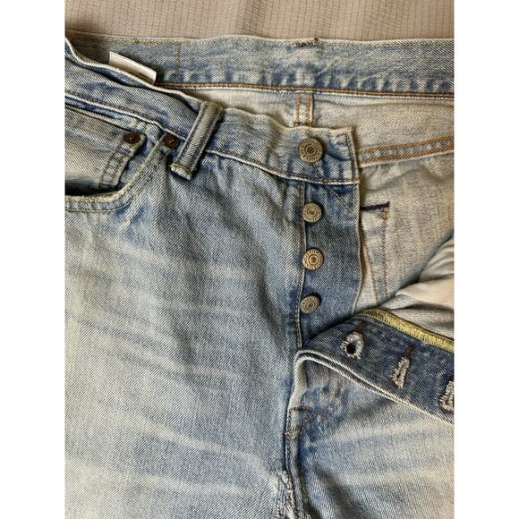 Levi’s 501 Button Fly Jeans Men 33x30 Light Wash Distressed Faded Repair - Picture 4 of 8